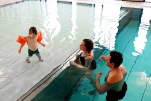 Medical sector 1 | zwembadtechniek Beweegbare bodems ingesteld op verschillende dieptes voor een veilige zwemomgeving voor kinderen.