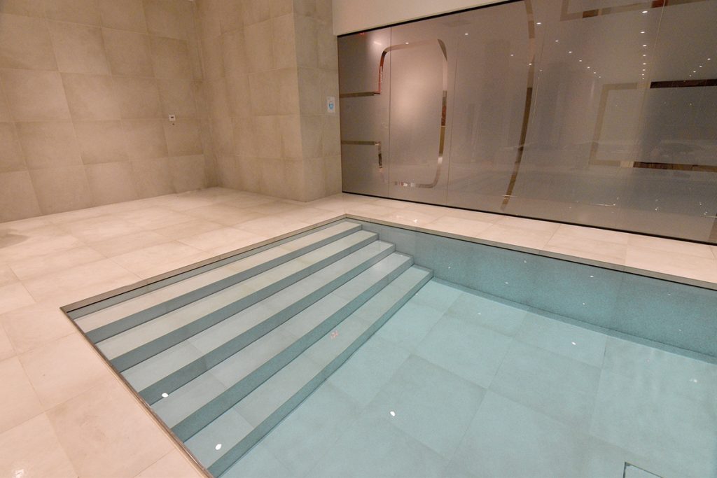 Specials for residential pools 27 | zwembadtechniek Particulier_RAFC_beweegbare vloer met schuinstelling-09