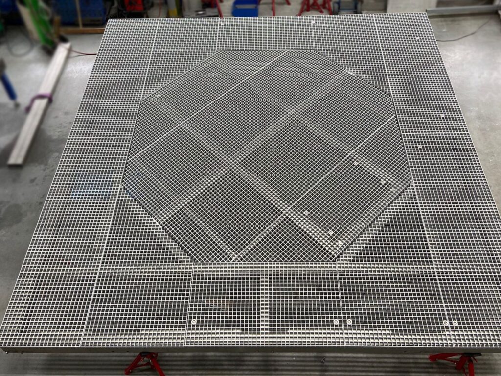 Specials for residential pools 14 | zwembadtechniek In-house engineering at the Tieleman factory of a custom made movable floor for a diving center.