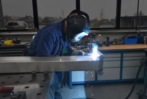 Over Ons 4 | zwembadtechniek TIeleman_beweegbare zwembadvloer_lassen