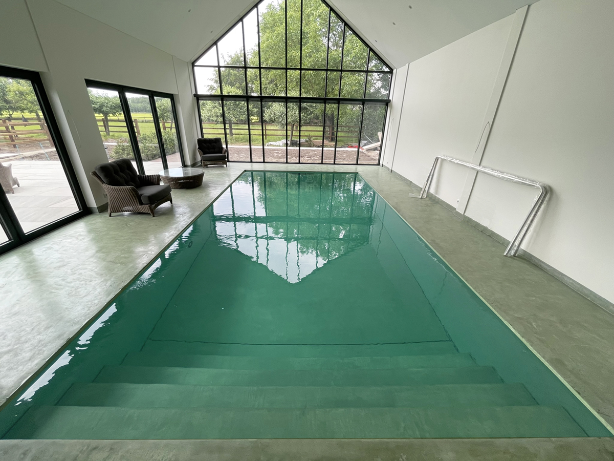 NL Uden Movable pool floor with full width stairs and underwater walking bars 06 - tieleman zwembadtechniek