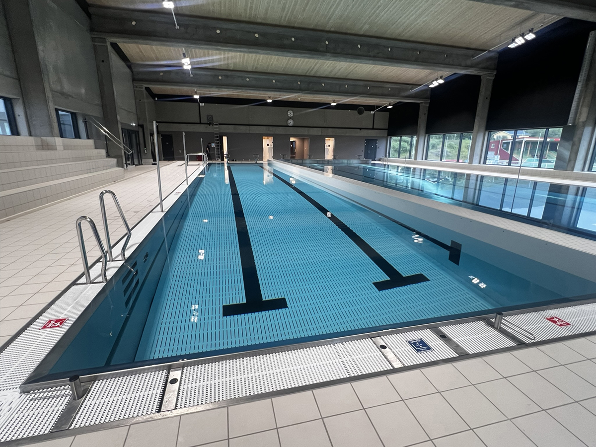 NO - Øksnesbadet - Movable floor with hinged wall public pool -06