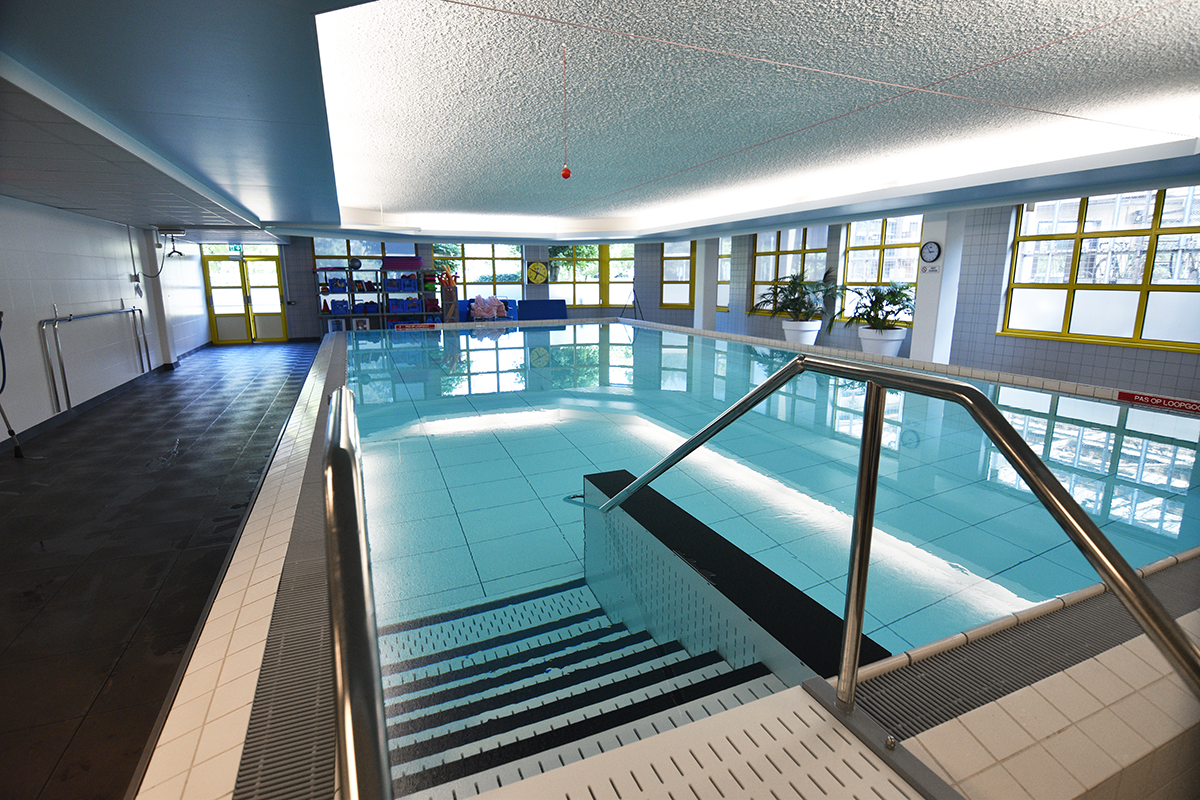Geïntegreerde trap beweegbare bodem therapiebad-05