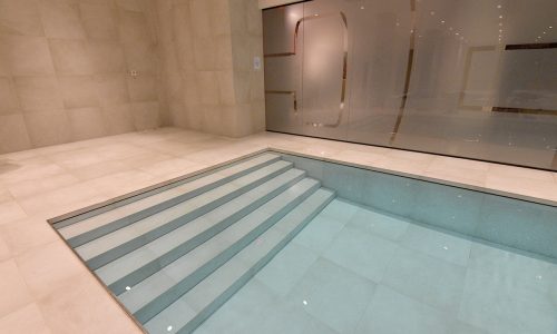 Specials for residential pools 36 | zwembadtechniek Integrated pool stairs which move along with the movable floor in the rehabilitation pool of Royal Antwerp F.C.