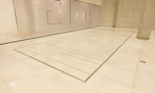 Specials for residential pools 33 | zwembadtechniek Movable floor inside the luxurious state-of-the-art players' complex of Royal Antwerp F.C.