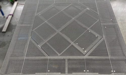 Specials for residential pools 17 | zwembadtechniek In-house engineering at the Tieleman factory of a custom made movable floor for a diving center.